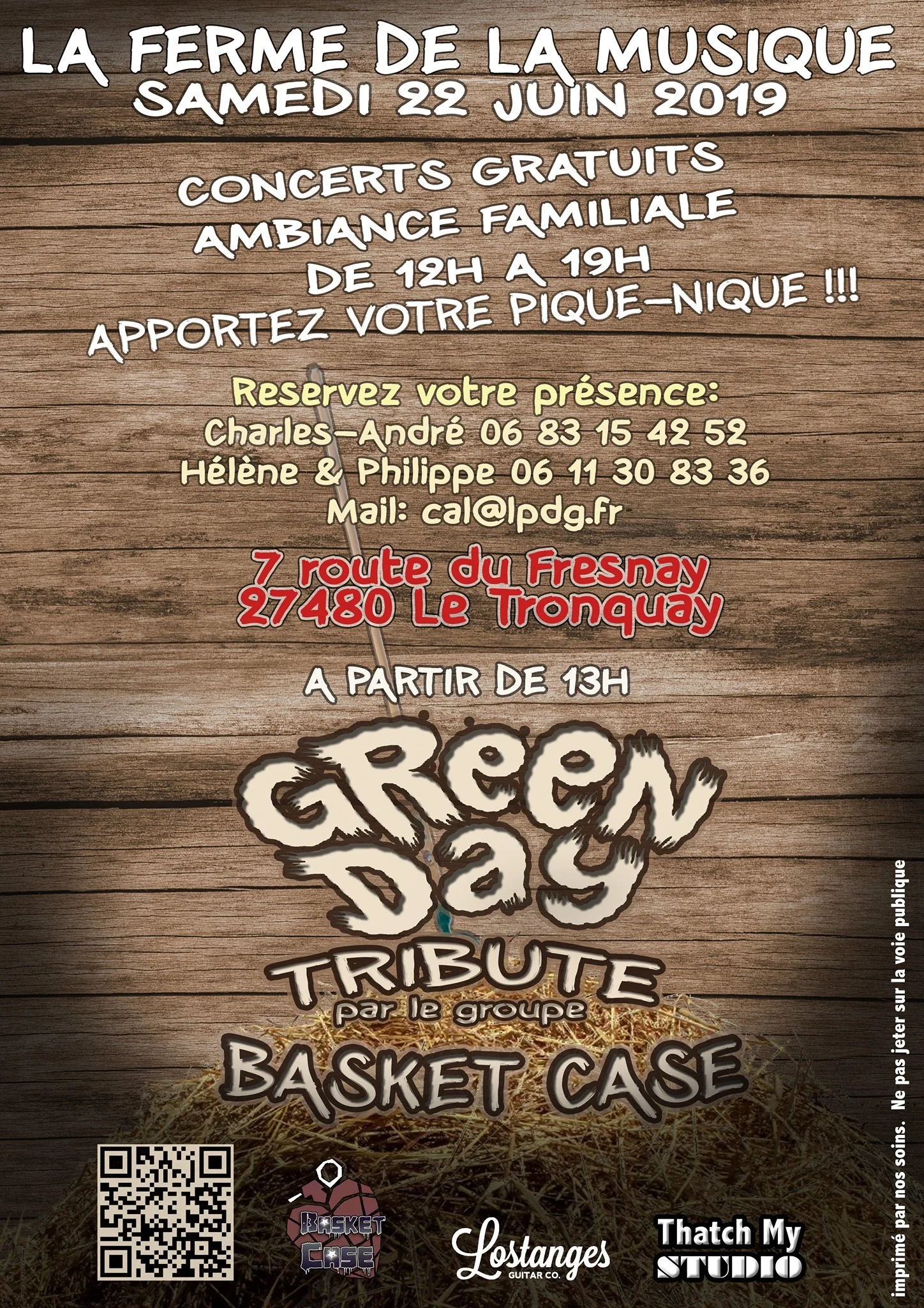 Affiche du concert tribute de Green Day par le groupe Basket Case, lors de la Ferme de la Musique au Tronquay. L'événement se tiendra le samedi 22 juin 2019, à partir de 13h, à l'adresse 7 route du Fresnay, 27480 Le Tronquay. L'affiche présente un fond en bois avec les détails de l'événement, y compris les contacts pour la réservation et l'invitation à apporter un pique-nique pour une ambiance familiale.